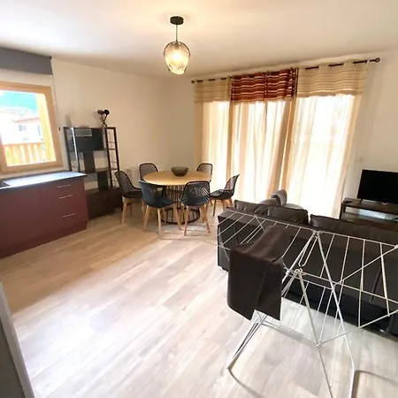 Apartment For 4 To 6 People With A 60m Terrace